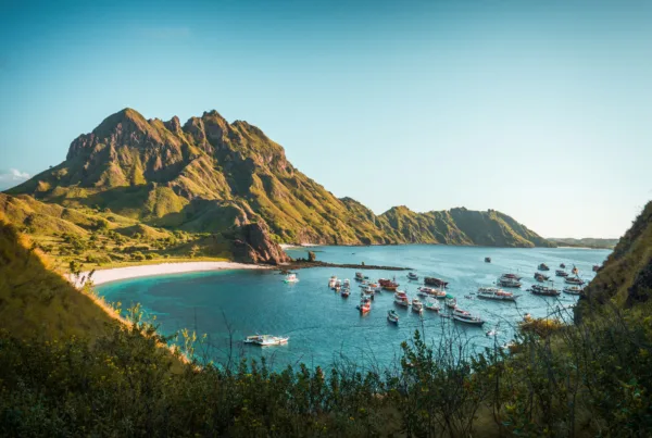 Sewa Yacht Labuan Bajo