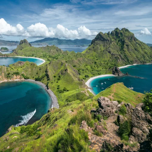 Yacht Charter Bajo Padar Island