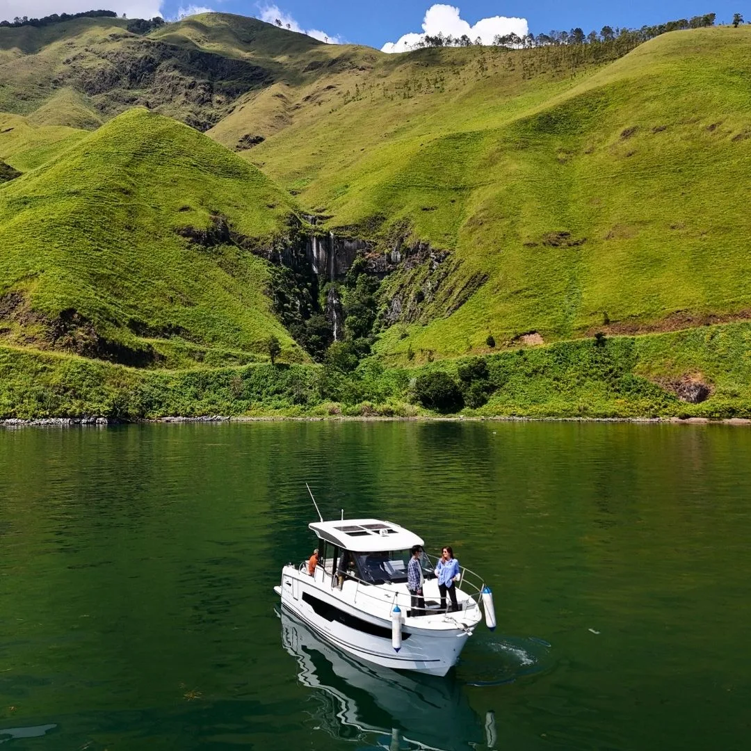Sitiris Tiris Boat Charter Lake Toba Yacht Charter Samosir Danau Toba