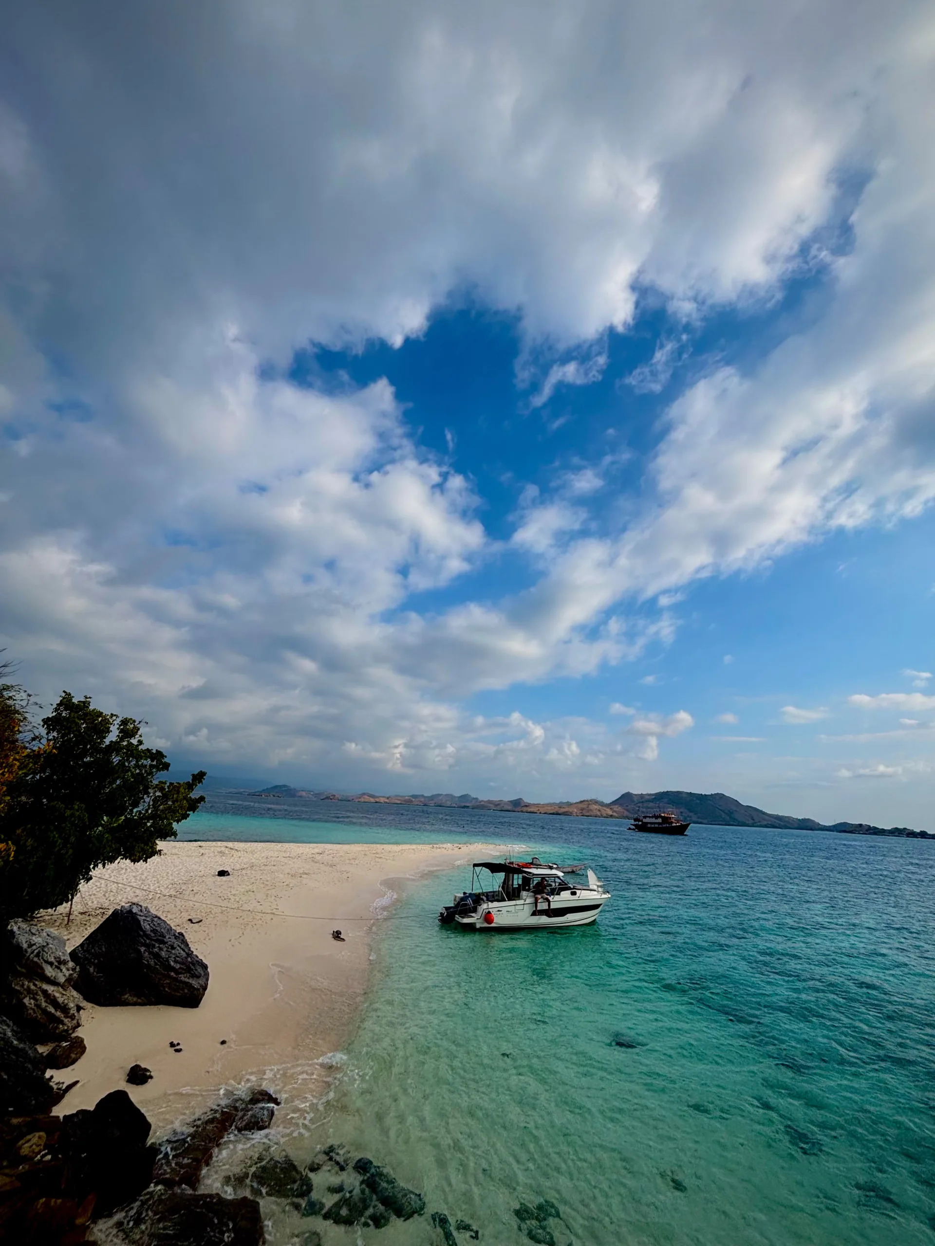 Salaya Yacht Charter Labuan Bajo Komodo National Park